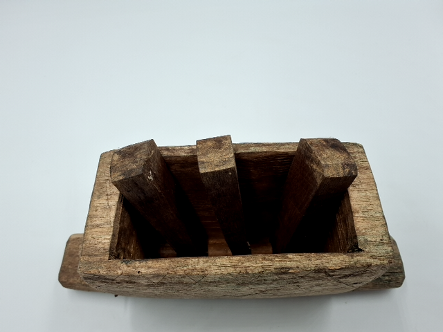 Vintage håndskåret klokke